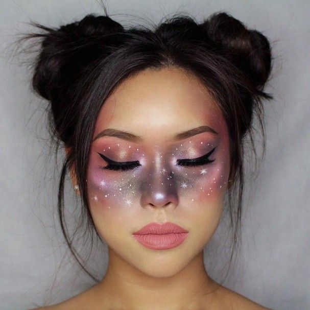 El maquillaje de galaxias es fiebre en las redes y el perfecto look de Halloween