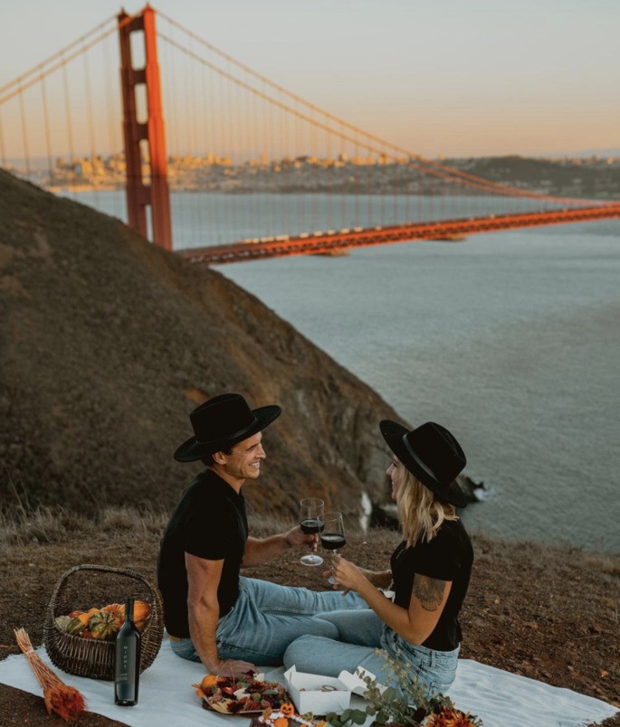 Picnic frente a un puente