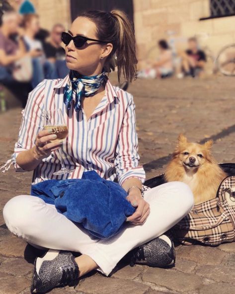 Cómo llevar una bandana: 50 inspiraciones para lucir el accesorio en 2020 |  Bufandas, Cómo llevar bufandas, Bufandas de moda