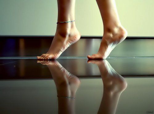 LOS DEDOS DE LOS PIES DESCUBREN LOS SECRETOS DEL CUERPO Y DE NUESTRO SER: LA IMPORTANCIA DE LEER LOS PIES | Como caminar con tacones, pies sexys, tacones