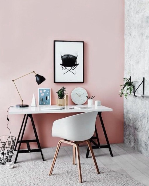 Pared de oficina rosa