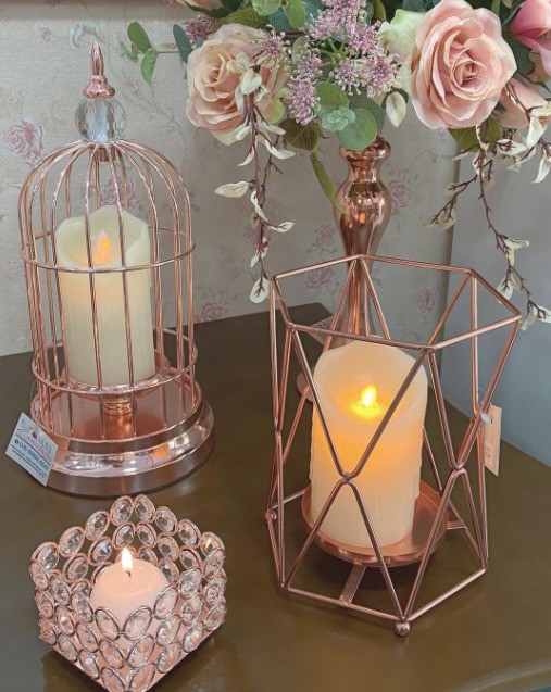 Piezas de decoración hechas de rosas