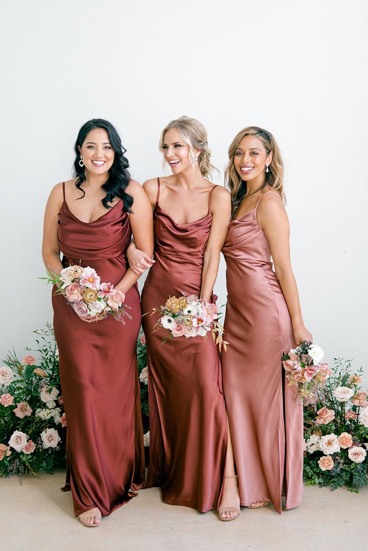 Vestido Skye satinado | Vestidos de satén para dama de honor, vestidos de seda para dama de honor, vestidos de dama de honor