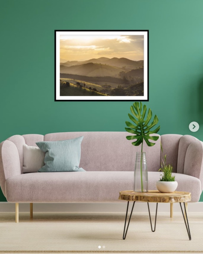 Imagen del sofá e imagen de la mesa de centro.