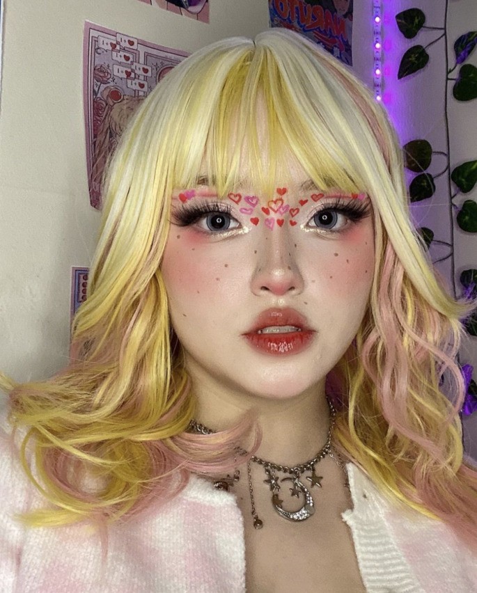 Chica posa para una foto