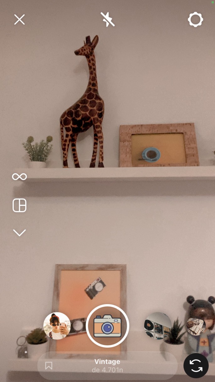 Estantería con efecto Instagram vintage