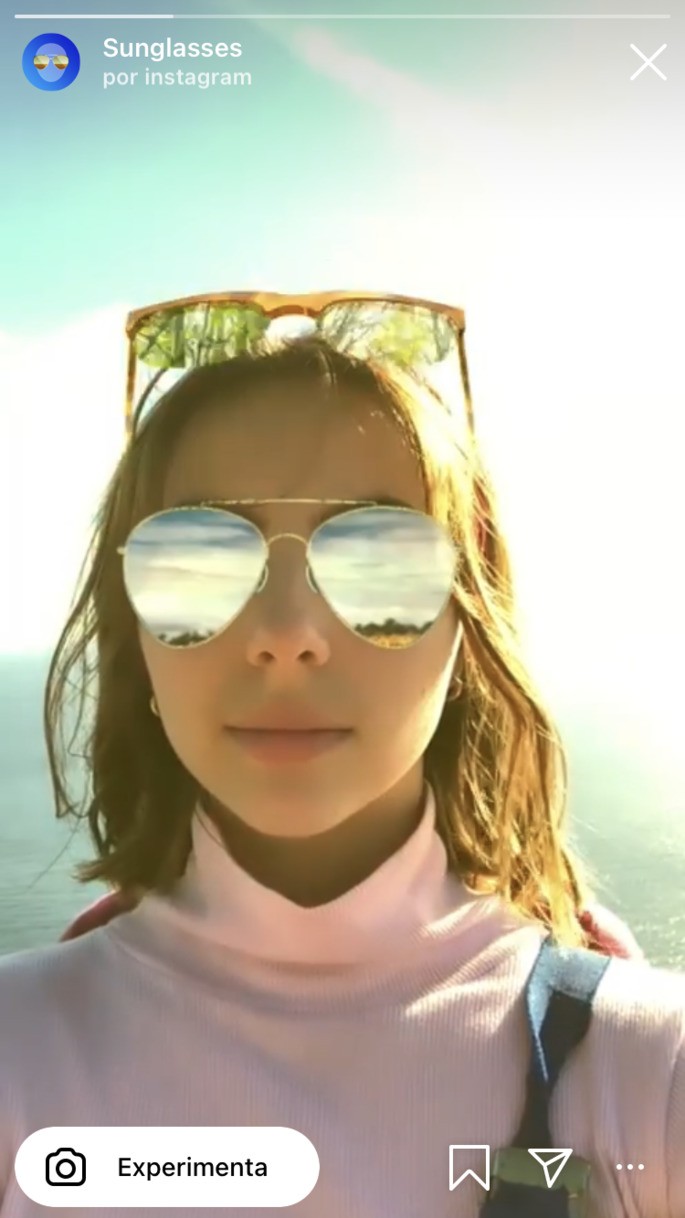 Mujer con efecto de instagram de gafas de sol