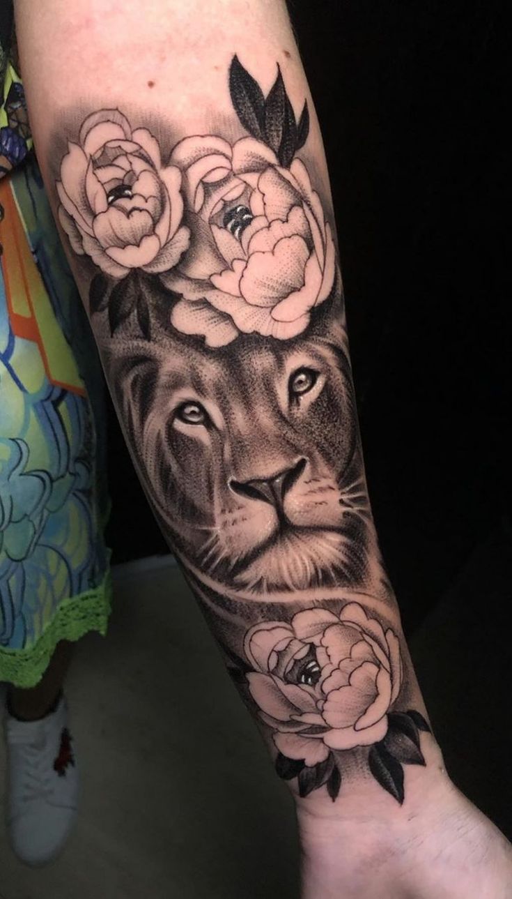 Tatuaje de león para mujer: ver versiones devastadoras - JessySells