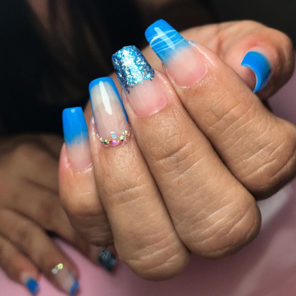 45 ideas de uñas azules que brillarán en la punta de tus dedos - JessySells