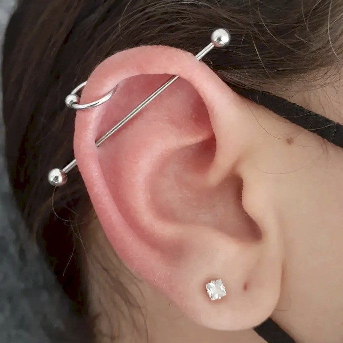 imagen de piercing en la oreja